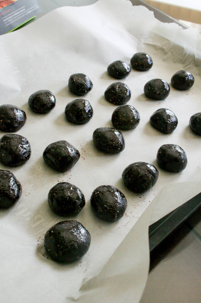Chocolate Cashew Cookies by Food & Whine. Gluten-free, Vegan, Sweetened with honey